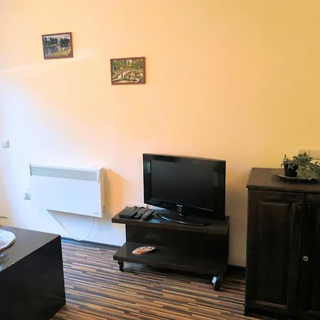 Warm Evenings And Free Bottle Of Wine In Perun Apartman *