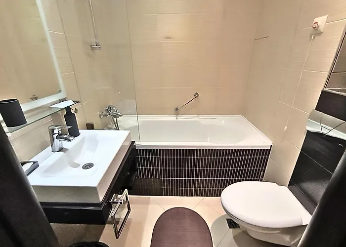 Warm Evenings And Free Bottle Of Wine In Perun Apartman Banszko